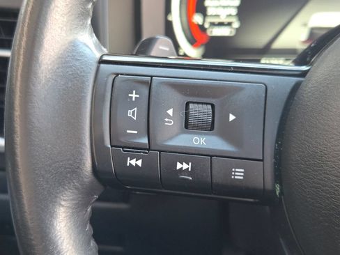 Used 2024 Nissan Rogue SL AWD/4WD image 8