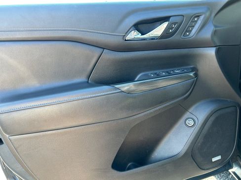 Used 2019 GMC Acadia SLT FWD image 16