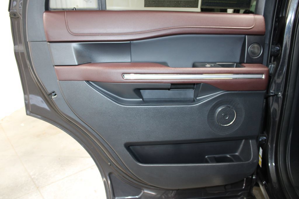 Used 2024 Ford Expedition Limited AWD/4WD image 23
