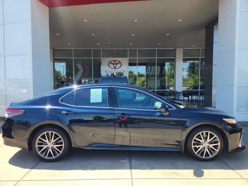 Used 2021 Toyota Camry XLE AWD/4WD image 3
