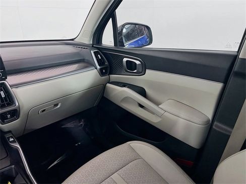 Used 2023 Kia Sorento S image 23