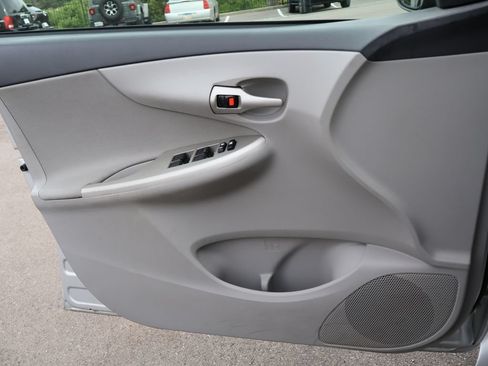 Used 2012 Toyota Corolla LE FWD image 27