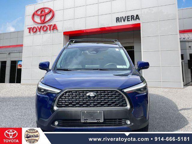 Used 2023 Toyota Corolla Cross XLE w/ Convenience Package AWD/4WD image 2