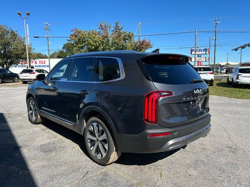 Used 2022 Kia Telluride EX w/ EX Premium Package image 5