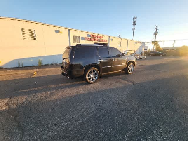 Used 2011 Cadillac Escalade Premium AWD/4WD image 24