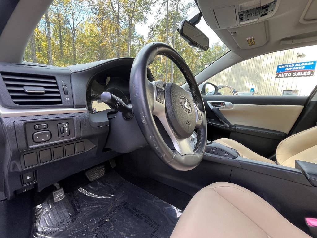 Used 2011 Lexus CT 200h Premium w/ Premium Audio Pkg FWD image 16