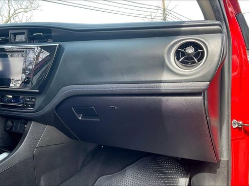 Used 2019 Toyota Corolla SE image 18