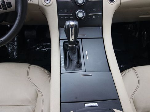 Used 2013 Ford Taurus SEL AWD/4WD image 16