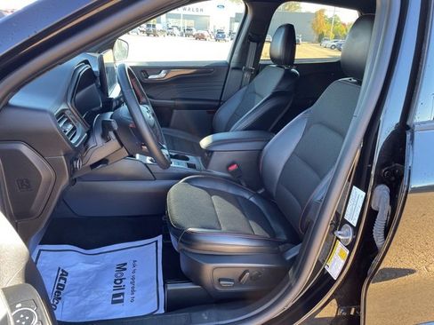 Used 2025 Ford Escape ST-Line Elite image 8