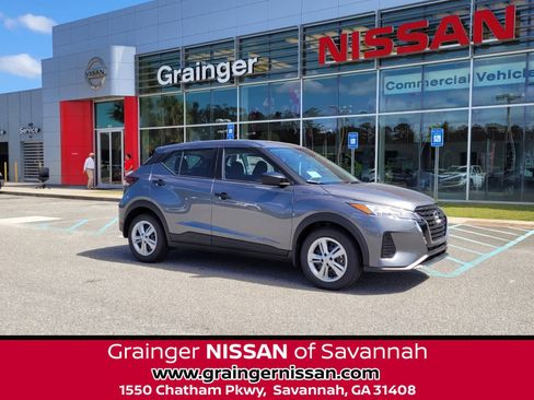 New 2025 Nissan Kicks Play S image 1