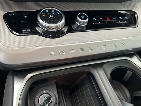 Certified 2025 Ford Expedition Active image 41