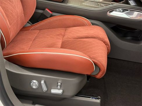 Used 2024 Lincoln Nautilus Black Label w/ Jet Appearance Package (87T) image 12