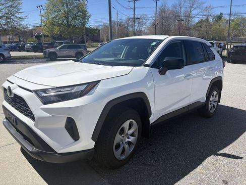 Used 2023 Toyota RAV4 LE AWD/4WD image 3