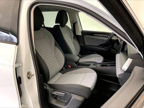 Used 2025 Volkswagen Tiguan S w/ 18" Wheel Package image 7