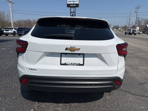 New 2026 Chevrolet Trax LS w/ LS Convenience Package FWD image 6