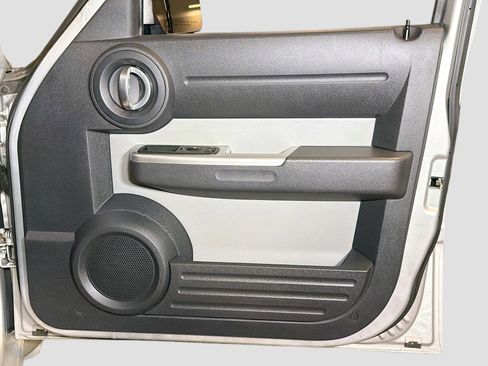 Used 2010 Dodge Nitro SXT image 28