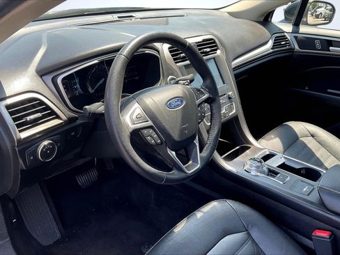 Used 2018 Ford Fusion SE w/ Fusion SE Technology Package FWD image 14