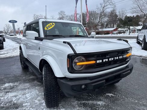 Used 2024 Ford Bronco Outer Banks image 4