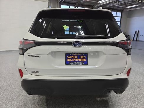 Used 2025 Subaru Forester Premium AWD/4WD image 6