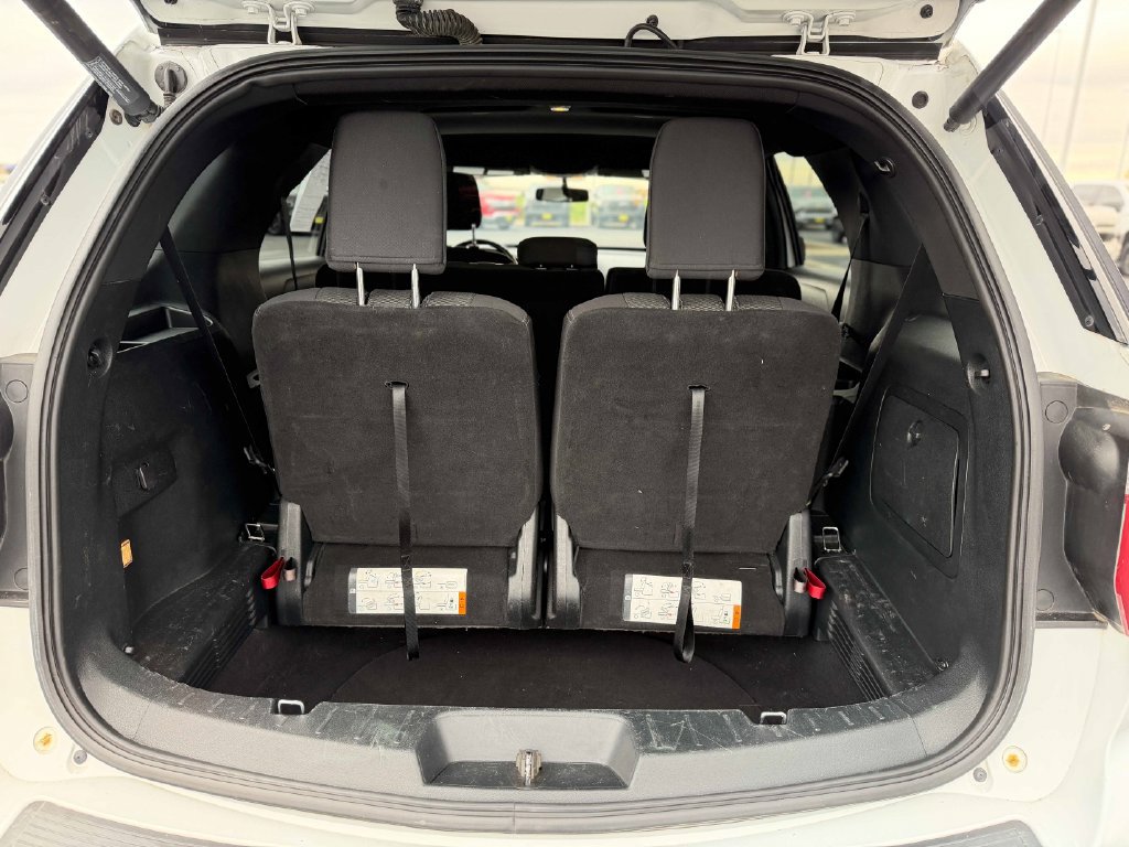 Used 2019 Ford Explorer XLT w/ Equipment Group 201A AWD/4WD image 16