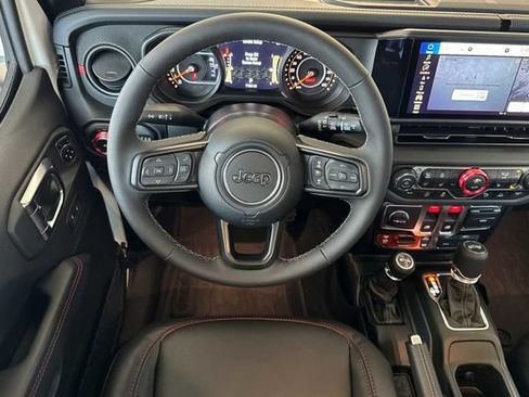 Used 2026 Jeep Wrangler Rubicon AWD/4WD image 14