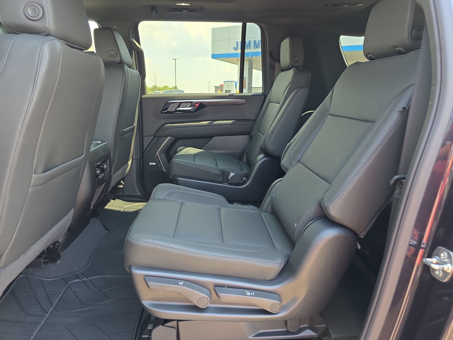 New 2026 Chevrolet Suburban LT w/ Advanced Technology Package AWD/4WD image 11