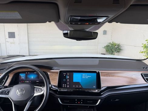 Used 2024 Volkswagen Atlas SE image 36