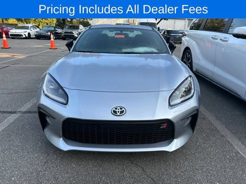 New 2026 Toyota GR86 Premium RWD image 2
