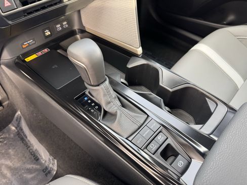 Used 2025 Toyota Camry SE image 28