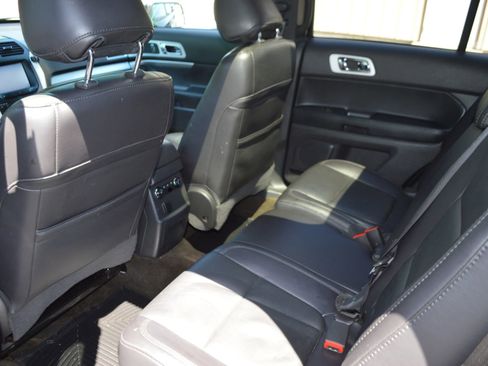 Used 2013 Ford Explorer XLT FWD image 19