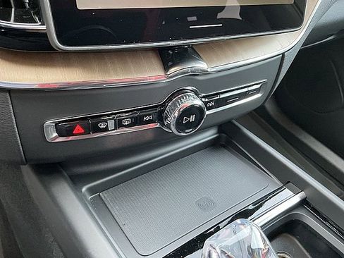 New 2026 Volvo XC60 B5 Plus w/ Protection Package Premier image 19