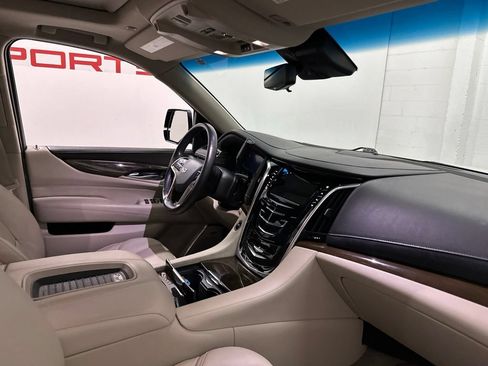 Used 2019 Cadillac Escalade Luxury AWD/4WD image 61