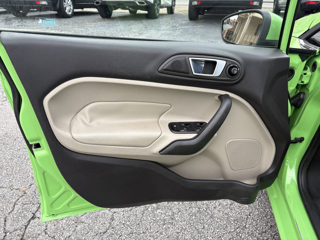 Used 2014 Ford Fiesta Titanium FWD image 9