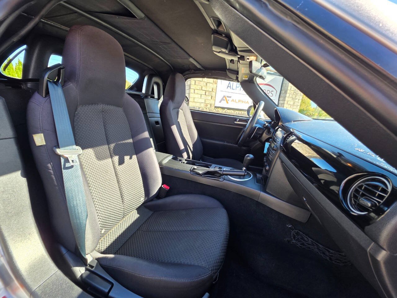 Used 2006 MAZDA MX-5 Miata Touring w/ Appearance Pkg RWD image 9