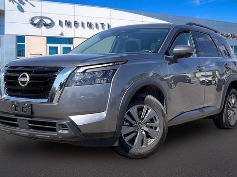 Used 2025 Nissan Pathfinder SV AWD/4WD image 1