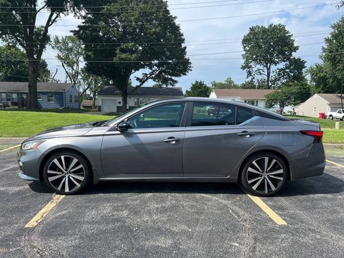 Used 2019 Nissan Altima 2.5 SR w/ SR Premium Package FWD image 2