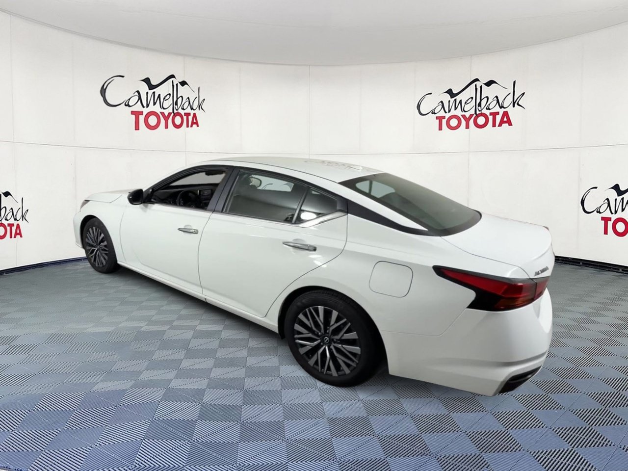 Used 2025 Nissan Altima 2.5 SV FWD image 9