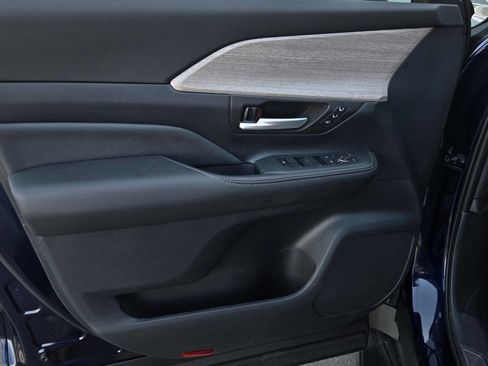 Certified 2026 Toyota Grand Highlander FWD image 9