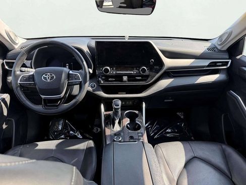 Used 2023 Toyota Highlander Limited AWD/4WD image 15