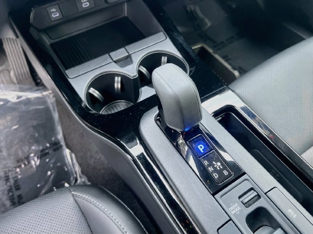 Used 2025 Toyota Prius XLE FWD image 25