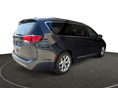 Used 2019 Chrysler Pacifica Touring-L Plus w/ Advanced Safetytec Group FWD image 6