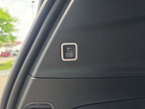 New 2027 Chrysler Pacifica Select AWD/4WD image 15