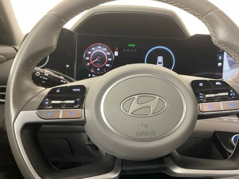 Used 2025 Hyundai Elantra SEL FWD image 22