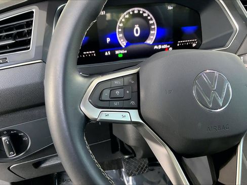 Used 2023 Volkswagen Tiguan SE w/ Panoramic Sunroof Package FWD image 25