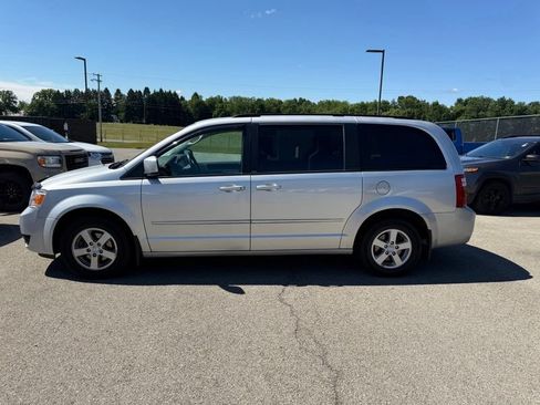Used 2010 Dodge Grand Caravan SXT FWD image 9