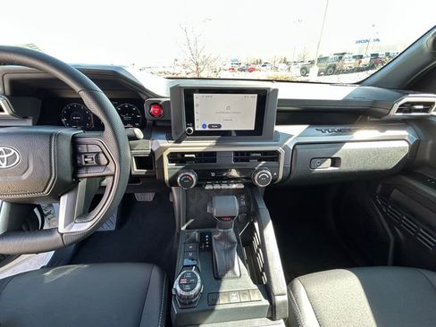 Used 2025 Toyota Tacoma TRD Off-Road image 18