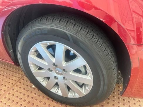 Used 2016 Chrysler Town & Country LX FWD image 7