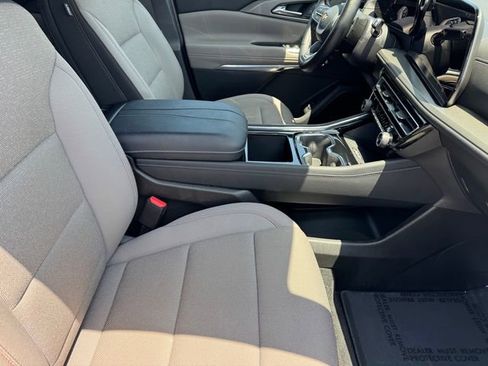 Certified 2025 Chevrolet Traverse LT AWD/4WD image 6