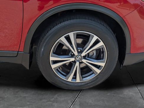 Used 2019 Nissan Rogue SV w/ Premium Package FWD image 11