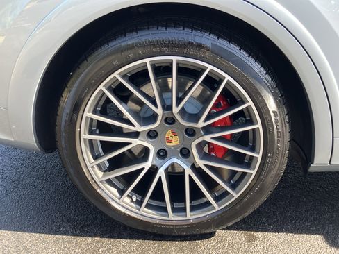 Used 2021 Porsche Cayenne GTS image 13